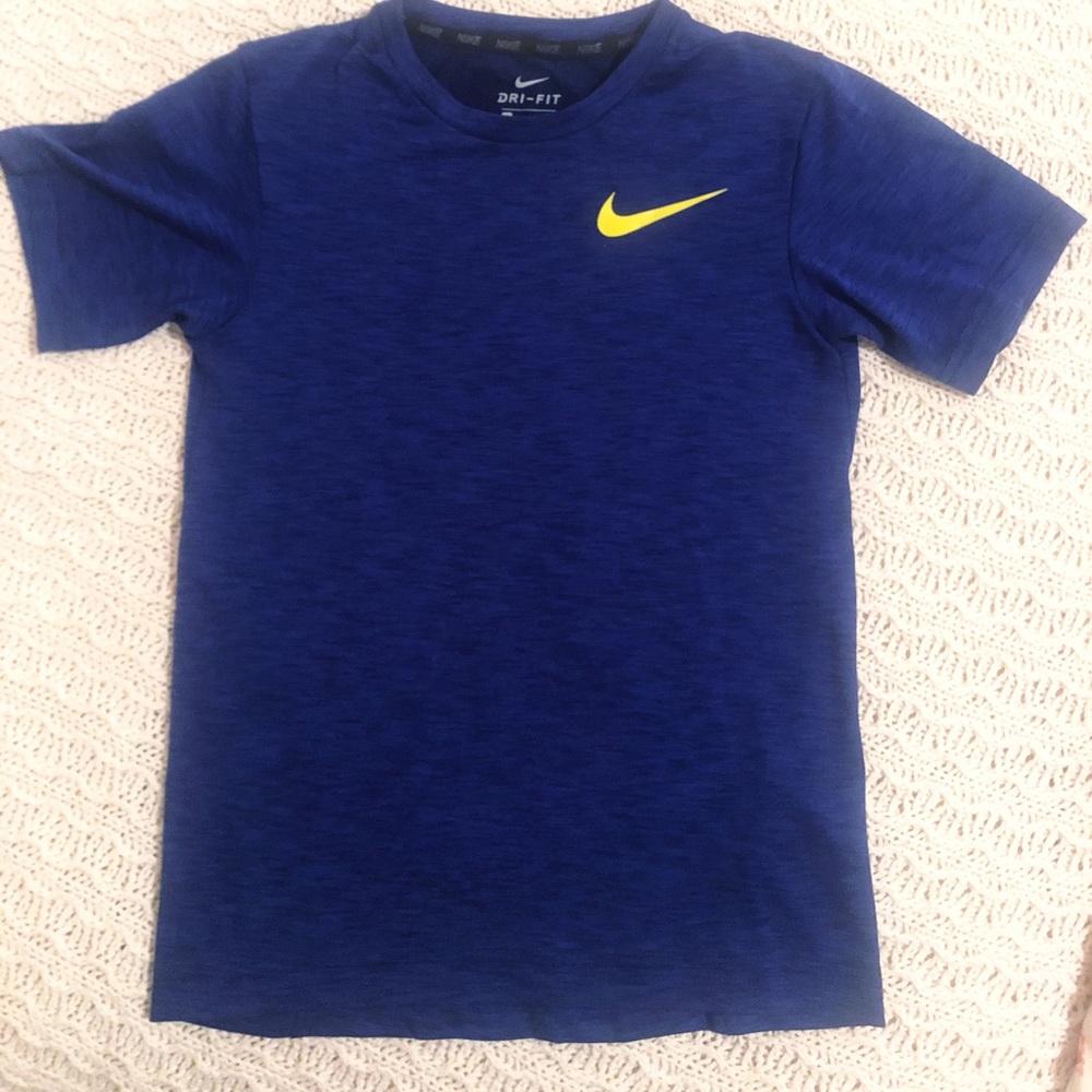 Boys Nike Dri Fit T-shirt size Y Small 8/9